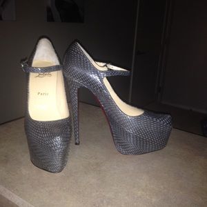 Christian Louboutin Grey Lady Daf Pumps